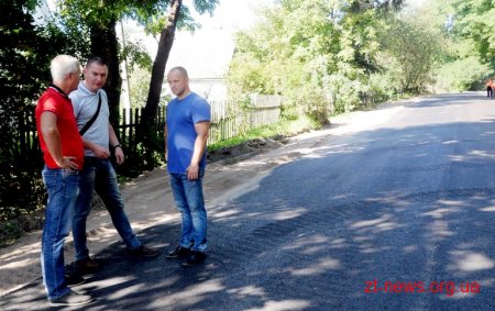 На дорозі Дениші-Михайлівка влаштували асфальтобетонне покриття