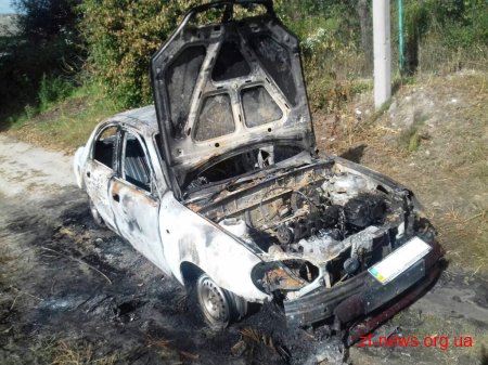 У Житомирі на стоянці згоріло 4 автомобілі