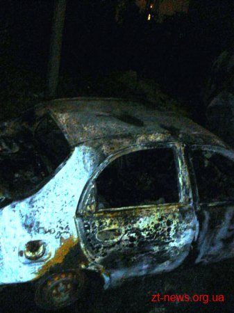 У Житомирі на стоянці згоріло 4 автомобілі