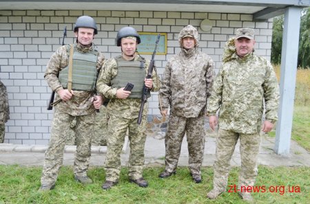 На Житомирщині голови РДА вчилися стріляти, метати гранати та надавати першу медичну допомогу