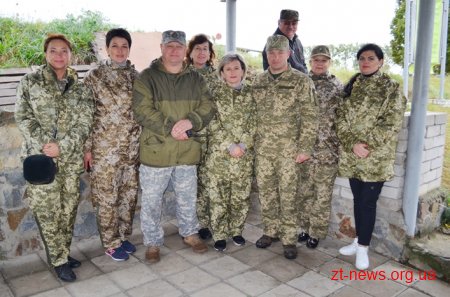 На Житомирщині голови РДА вчилися стріляти, метати гранати та надавати першу медичну допомогу
