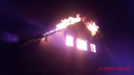 У Коростишеві загорівся будинок на двох господарів