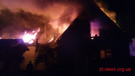 У Коростишеві загорівся будинок на двох господарів