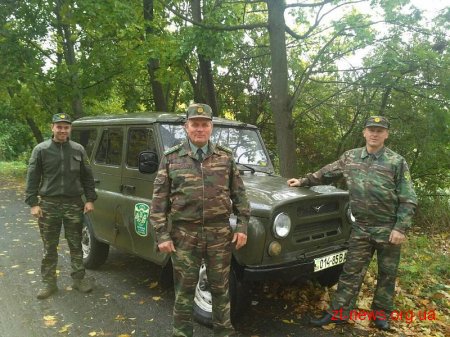 На Житомирщині лісівники виявили львівське сміття та затримали автомобіль з причепом