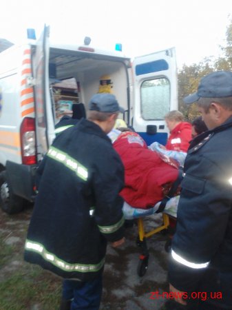 На Житомирщині рятувальники дістали з криниці пенсіонерку