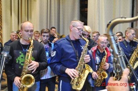 У Житомирі оркестр військово-повітряних сил США презентував концертну програму «Я підтримую крила»