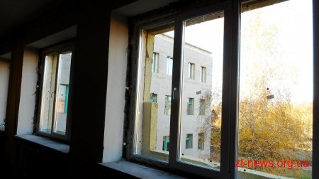 У Новоборівському ліцеї за кошти ДФРР вже утеплили фасад та розпочали заміну вікон