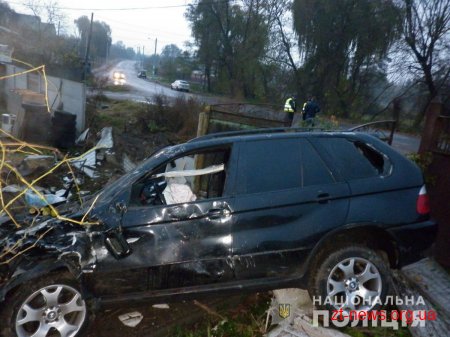 У Житомирі автомобіль зіткнувся з парканом: жінка-водій загинула