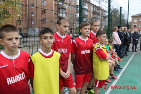 У Житомирі в рамках соціального проекту на Київській, 59 оновили футбольний майданчик