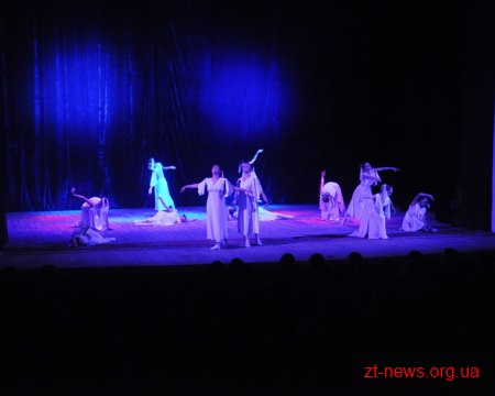 Танцювальний ансамбль «Сонечко» провів благодійний концерт на підтримку онкохворих дітей