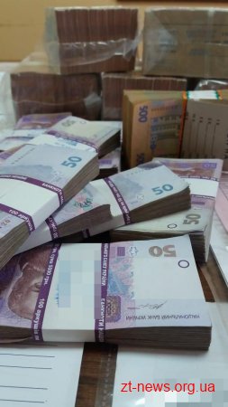 У Житомирі у ході обшуків податківцями вилучено 1,2 млн грн незаконно конвертованих коштів