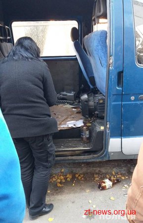 У Житомирі поліцейські охорони затримали двох парубків у чужій автівці