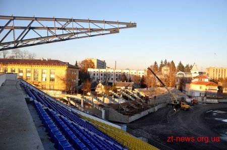 На стадіоні «Полісся» тривають роботи над північною трибуною та накриттям