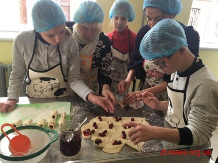 У житомирській школі «Всесвіт» відкрили міні-пекарню, де влаштовуватимуть безкоштовні майстер-класи