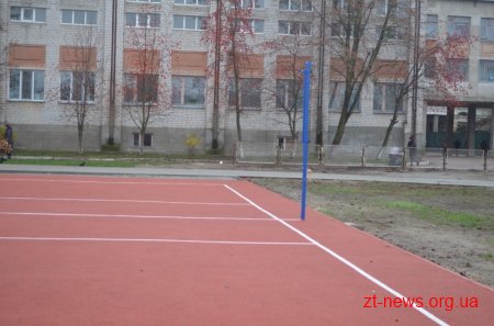На території міського колегіуму №34 завершили будівництво спортивного майданчику