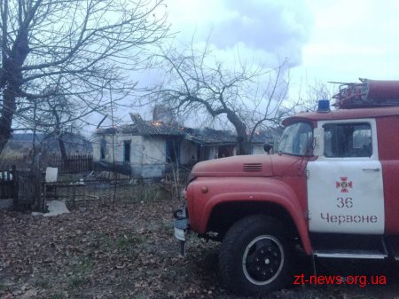На Житомирщині пенсіонеру не вдалося вибратися з палаючого будинку