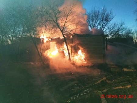 На Житомирщині чоловік отримав опіки намагаючись загасити пожежу у власному будинку
