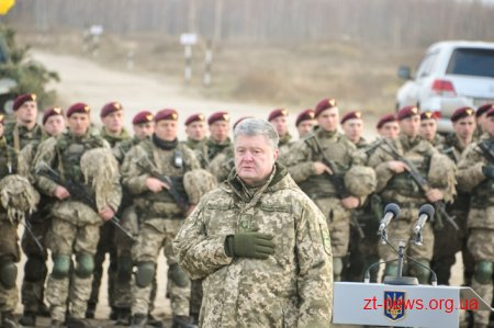 Президент України на Житомирщині вручив десантникам державні нагороди