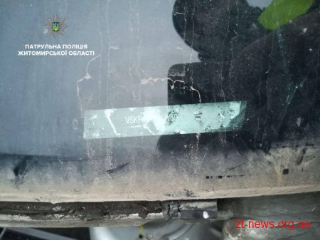 Патрульні на Житомирщині зупинили Renault, водій якого без документів перевозив кузови автомобілів