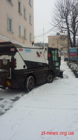 У Житомирі триває прибирання вулиць від снігу