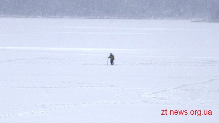 Рятувальники застерігають населення не виходити на тонкий лід