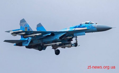Поблизу Житомира під час заходу на посадку розбився літак Су-27: загинув льотчик