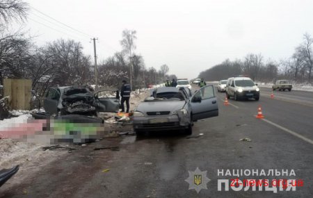 Поблизу Житомира Opel вилетів на зустрічну і зіткнувся з Toyota: троє людей загинуло