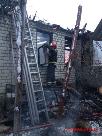 У селі на Житомирщині під час пожежі в будинку рятувальники виявили тіло чоловіка