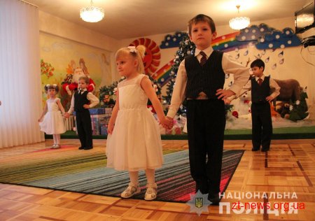 Житомирські поліцейські привітали вихованців дитячого будинку