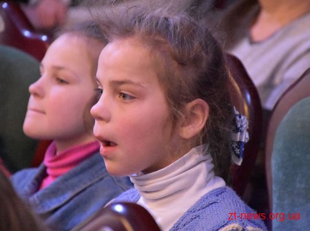 У День Святого Миколая відкрили новорічну ялинку для дітей області