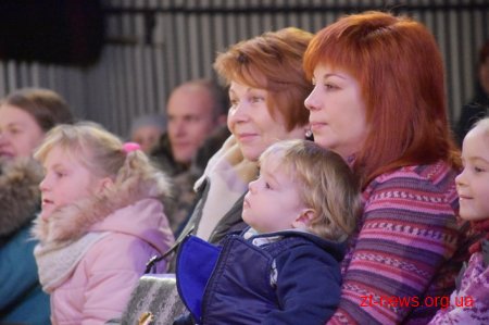 Для 800 дітей з Житомирщини влаштували свято у драмтеатрі