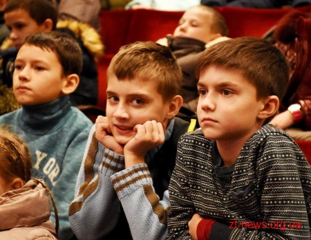 У Житомирі влаштували новорічне свято для тисячі дітей з різних районів області