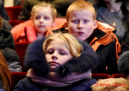 У Житомирі влаштували новорічне свято для тисячі дітей з різних районів області