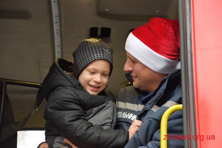 Миколаївські та житомирські рятувальники подарували новорічний сюрприз п’ятирічному хлопчику