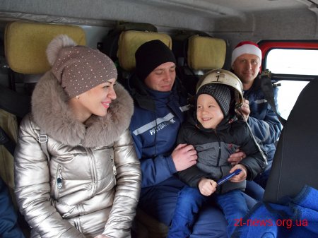 Миколаївські та житомирські рятувальники подарували новорічний сюрприз п’ятирічному хлопчику