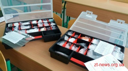 64 комплекти обладнання для природничо-математичних кабінетів закупили на Житомирщині