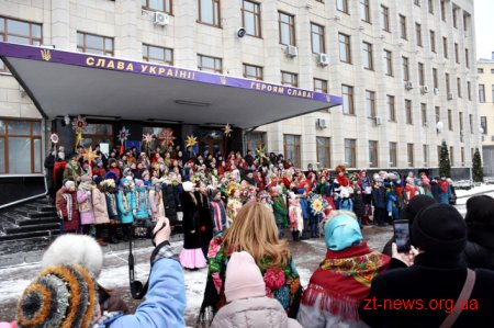 Близько 600 жителів Житомирщини заспівали разом колядку «Нова радість стала»