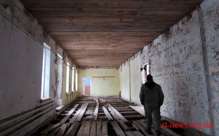 Продовжується реконструкція Малинського районного будинку культури