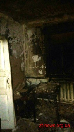 Поблизу Бердичева під час пожежі в оселі рятувальники врятували чоловіка, який повернувся до будинку
