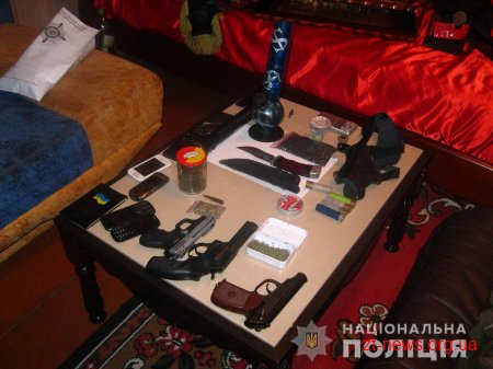 Поліцейські вилучили у жителя Коростенського району гранати, зброю та наркотики