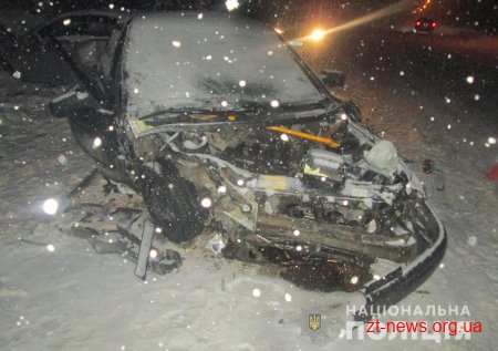 Внаслідок лобового зіткнення автомобілів на Житомирщині травми отримали 4 людей