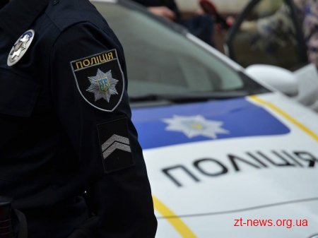 У Житомирі поліція встановлює особи невідомих, що облили фарбою двері офісу політичної партії