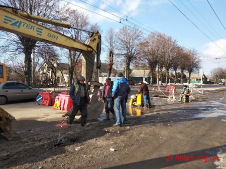Зруйнований каналізаційний колектор спричинив провал дорожнього полотна у Житомирі
