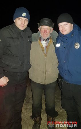 На Житомирщині поліцейські допомогли пенсіонерові, який заблукав у лісі