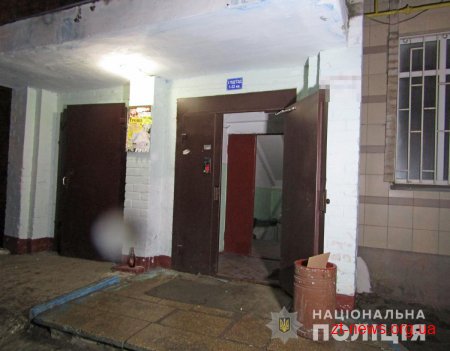 Бердичівські поліцейські розшукують невідомих, що встановили замість дверної ручки гранату