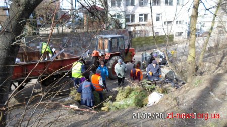 У Житомирі розпочали прибирання вулиць від сміття