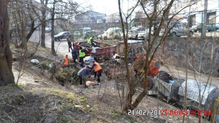 У Житомирі розпочали прибирання вулиць від сміття