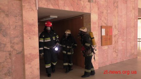 Рятувальники ліквідували умовну пожежу в драмтеатрі