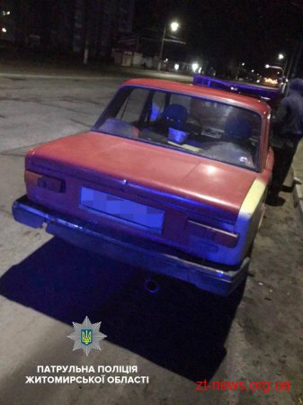 У Житомирі патрульні зупинили ВАЗ в якому перевозили викрадені з автомобілів акумулятори