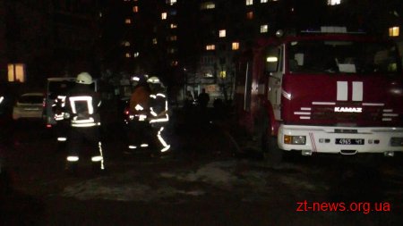 У Житомирі сталася пожежа в захаращеній сміттям квартирі 15-поверхівки